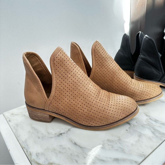 Ankle boots wooden heel women’s size 6 casual wear y2k boho style boots by Aldo - Picture 12 of 13